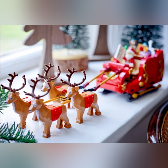 LEGO Santa's Sleigh (40499) plus FREE Christmas Fun VIP Add-On Pack (40609) - Picture 6 of 11